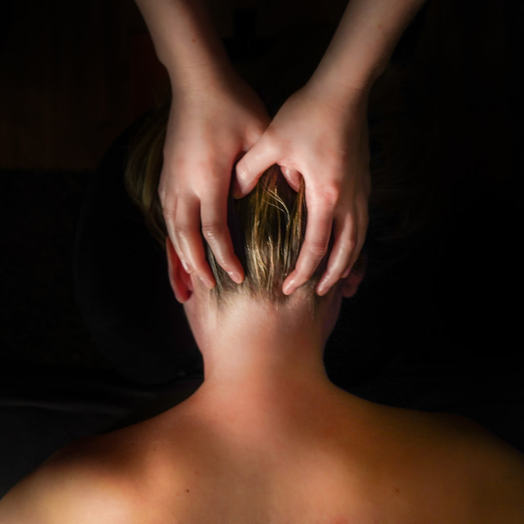 Massage cuir chevelu 15 minutes (uniquement en complément d'une autre  prestation visage ou corps, massage du cuir chevelu et de la nuque) -  Secret des Sens