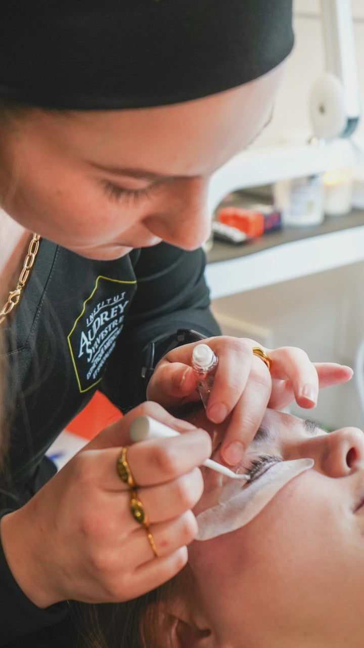 Rehaussement et teinture des cils